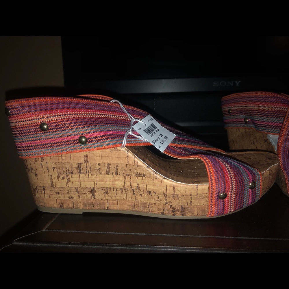 3.5” Stretchy strappy open toe rainbow wedges NWT